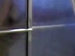 Heimlich beim Duschen gefilmt