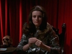 Sherry Miles,Celeste Yarnall in The Velvet Vampire (1971)