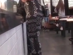 Candid jiggling booty in pattern pants
