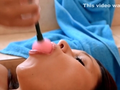 Beauty shows her boobies