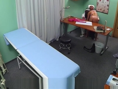 Cheating patient seduce doc to eat pussy