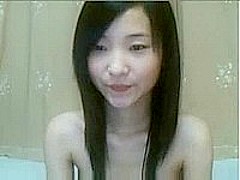 Pale Asian chick fingers herself