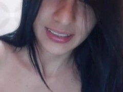 Pretty Hot Teen Rubs her Clit with a Vibrator